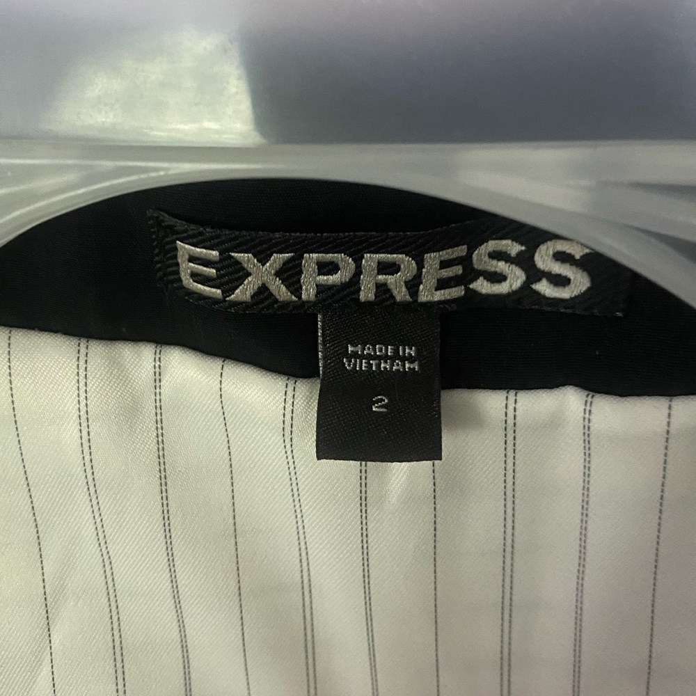 Express Women’s Black Single Button Blazer Size 2 - Picture 2 of 3